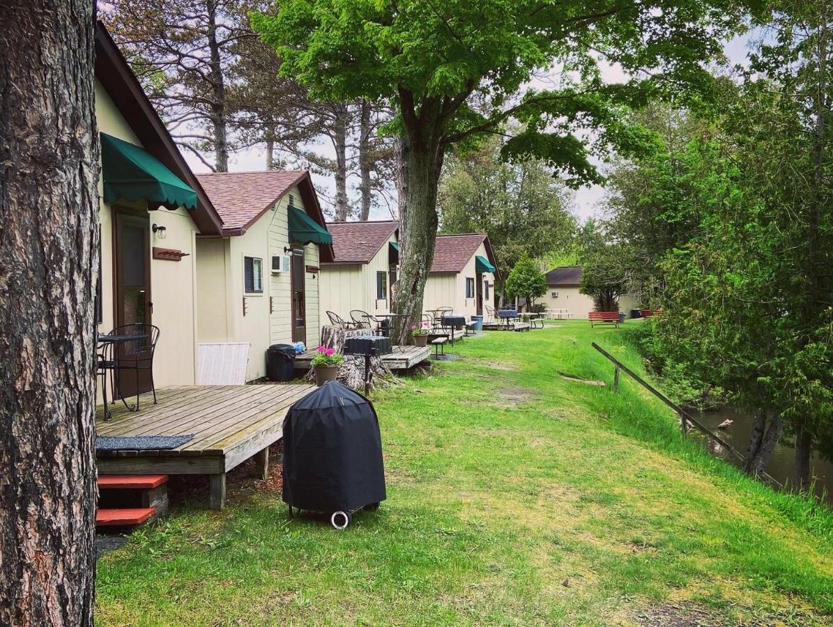 Betsie Riverside Resort Benzonia Zewnętrze zdjęcie