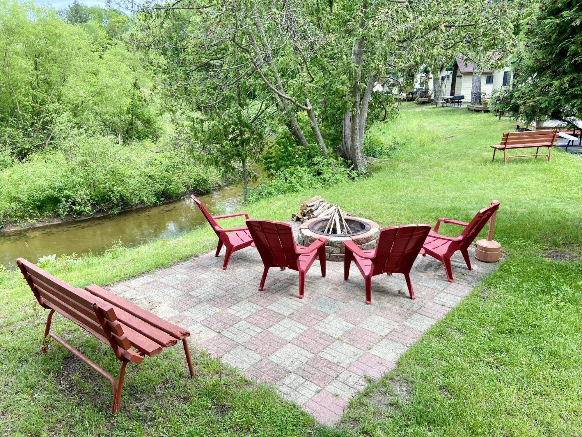 Betsie Riverside Resort Benzonia Zewnętrze zdjęcie